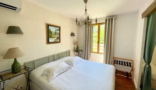 Dreibettzimmer (la Chambre De La Mousseigne)