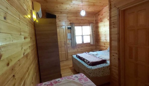 Doppel- oder Zweibettzimmer