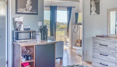 Basic-Zimmer, 1 Queen-Bett, Terrasse, eingeschränkter Meerblick