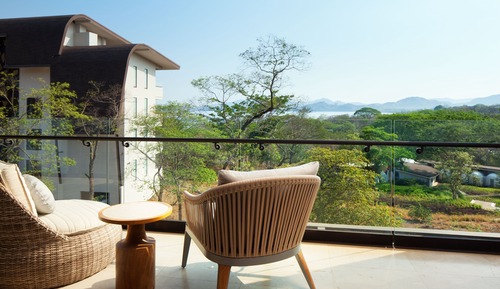 Deluxe Suite, 1 Bedroom,1 King Bed, Partial Ocean View, Outdoor Plunge Pool
