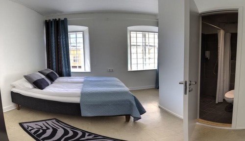 Doppelzimmer, eigenes Bad, Blick auf den Innenhof