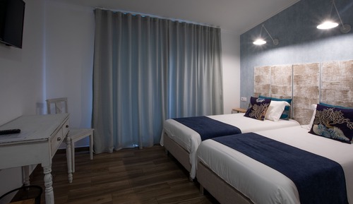 Basic-Doppel- oder -Zweibettzimmer, barrierefrei, eigenes Bad