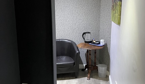 Basic-Einzelzimmer, mit Bad, Blick auf den Innenhof (lower floor)