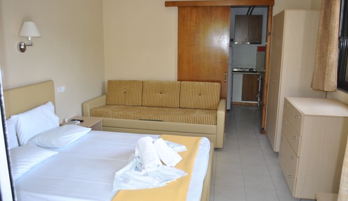 Basic-Doppelzimmer, 1 Schlafzimmer, Küche, eingeschränkter Meerblick