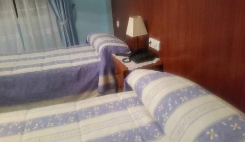 Doppel- oder Zweibettzimmer