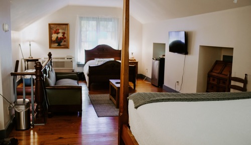 Traditional-Loft, Mehrere Betten, Kühlschrank und Mikrowelle