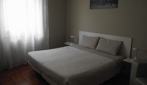 Standard-Doppel- oder -Zweibettzimmer