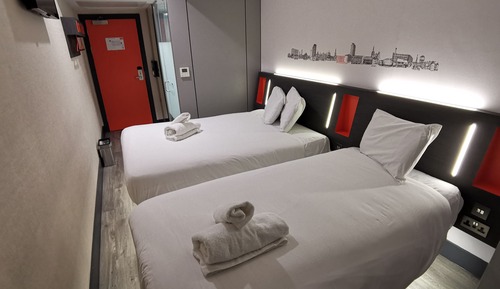 Standard-Dreibettzimmer, ohne Fenster