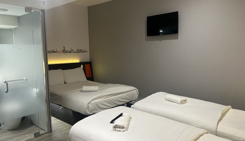 Familien-Vierbettzimmer, ohne Fenster