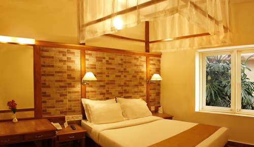 Honeymoon-Zimmer, Talblick, zum Garten hin