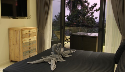 Villa 3 (Partial Seaviews on Roadside)