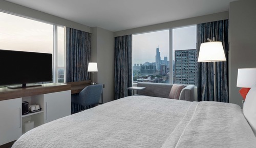 Zimmer, 2 Queen-Betten, Kühlschrank