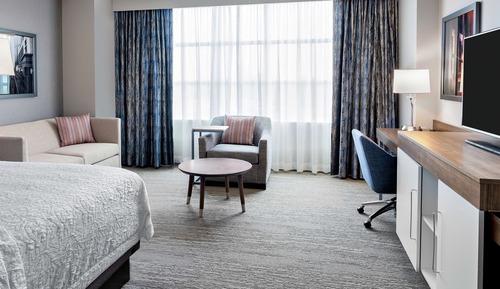 Zimmer, 1 King-Bett, Kühlschrank (with Sofa)