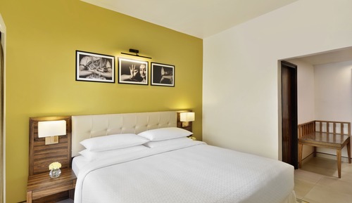 Suite, 1 King-Bett, Nichtraucher, Poolblick (Balcony)