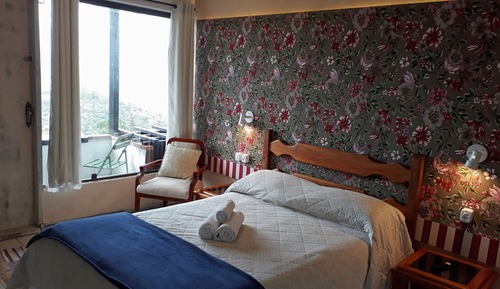 Superior-Doppelzimmer, Balkon, Hügelblick