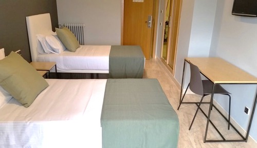 Basic-Doppel- oder -Zweibettzimmer, Gartenblick