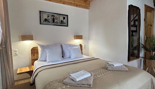 Familien-Vierbettzimmer, 2 Schlafzimmer, Klimaanlage, Blick auf den Innenhof