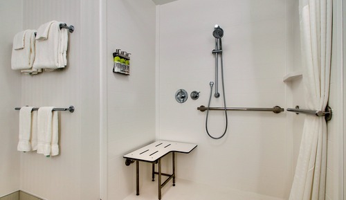 Suite, 2 Queen-Betten, barrierefrei (Comm & Mobil, Roll-In Shower)