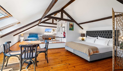 Signature Suite with Terrace and River View