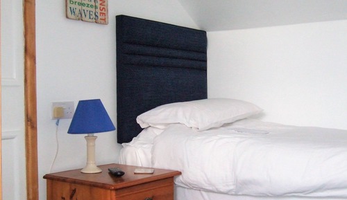 Einzelzimmer (Single Room With Shower)