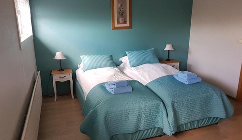 Doppel- oder Zweibettzimmer, eigenes Bad