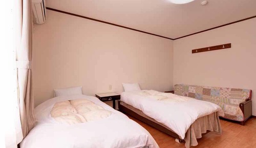 Zweibettzimmer, Gemeinschaftsbad (Private Toilet)