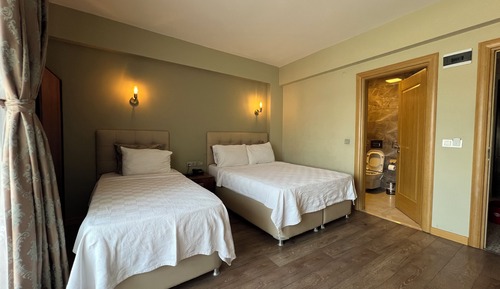 Deluxe-Dreibettzimmer, eingeschränkter Meerblick