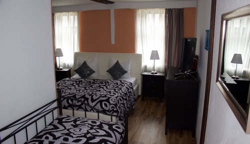 Standard-Dreibettzimmer, mit Bad, Stadtblick