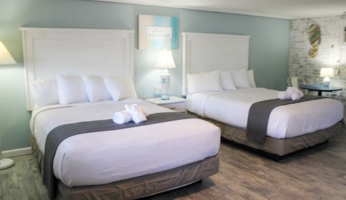 Deluxe Two Queen Studio