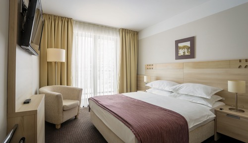 Doppel- oder Zweibettzimmer