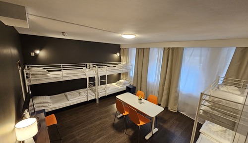 Zimmer (6 Beds)