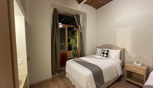 Premium Penthouse, Balcony, 3 bedrooms, 5 beds, 2 baths