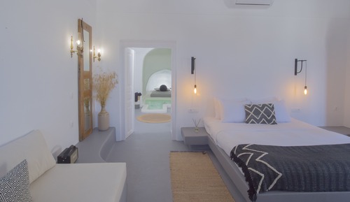 Signature-Suite (Indoor Cave Plunge Pool)