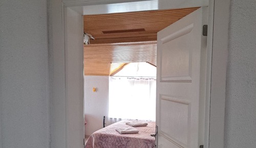 Classic Uc  Kisilik Oda-  Uçgen Pencereli