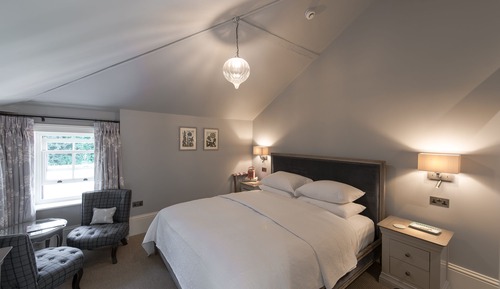 Doppelzimmer (Bedroom 10)