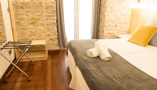 Doppelzimmer, Gemeinschaftsbad (with shower in room, exterior)