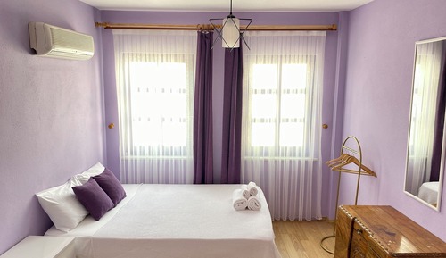 Deluxe Triple Room, Multiple Beds, Smoking