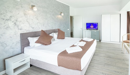 Senior-Suite, Balkon, eingeschränkter Meerblick