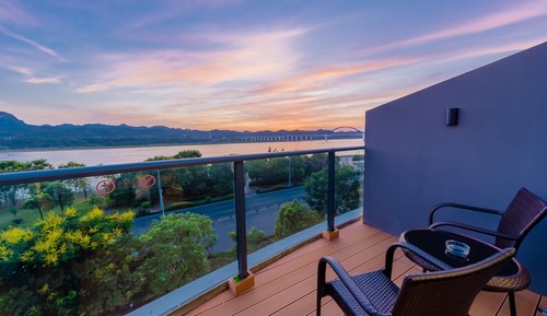 Standardzimmer, 1 King-Bett, Flussblick