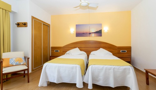 Superior-Doppel- oder -Zweibettzimmer