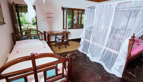 Deluxe-Dreibettzimmer, Terrasse, Poolblick