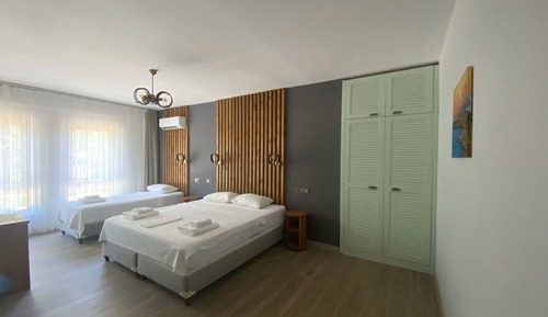 Dreibettzimmer, Gartenblick