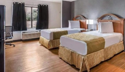 Zimmer, 2 Doppelbetten, Kochnische