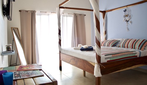Superior-Studiosuite, 1 King-Bett, Poolblick, zum Garten hin (4)