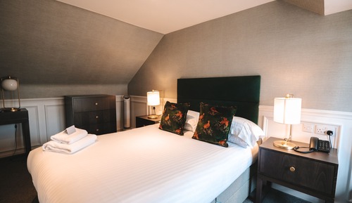 Carriage Cottage (Located in Hotel Courtyard)