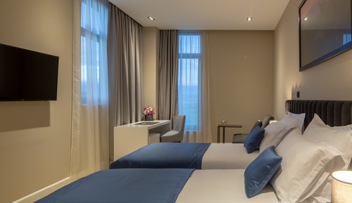 Doppel- oder Zweibettzimmer