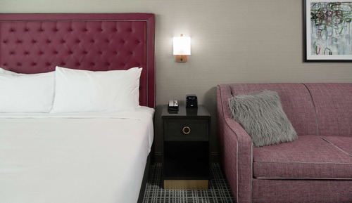 Zimmer, 1 King-Bett, barrierefrei, Eckzimmer (Roll-In Shower)