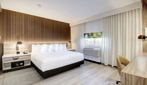 Zimmer, 1 King-Bett, barrierefrei, Nichtraucher (Mobility, roll-in shower)