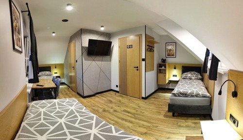 Dreibettzimmer, mit Bad, Gartenblick