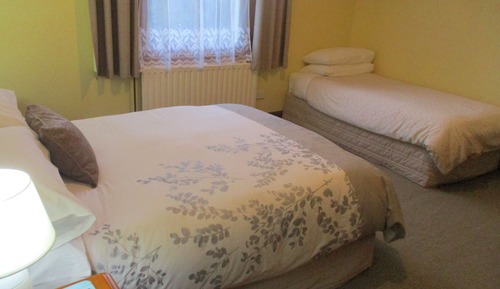 Standard-Doppel- oder -Zweibettzimmer (welcome children over 14 and above)